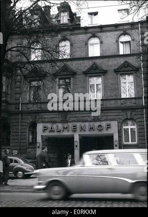 1. Januar 1960 - Szene von der explosiven Angriff auf algerische Staatsangehörige: '' Palmenhof''-Hotel in Frankfurt am Main war Schauplatz eines neuen Angriffs auf die algerische Staatsbürgerschaft am 31. Dez. 1959. Eine Paket, adressiert an den algerischen Abdel Kader Nonasri (NONASRI) explodierte, als er sie öffnete und riss seine Hände, die Nonasri in diesem Hotel seit Weihnachten lebt. Er wurde ins Krankenhaus eingeliefert - keine weiteren Informationen wurde für die Öffentlichkeit nicht zu stören, die Untersuchung gegeben. Stockfoto