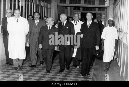 1. Januar 1960 - Datei Foto: ca. 1960er Jahre, genaue Lage unbekannt. AMINTORE FANFANI (6. Februar 1908 Ð 20. November 1999) war ein italienischer Karrierepolitiker und der 33. Mann um das Amt des Ministerpräsidenten des Staates zu dienen. Er war einer der bekannten italienischen Politiker nach dem zweiten Weltkrieg und eine historische Figur der christlichen Demokratie Stockfoto