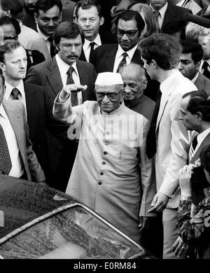 1. Januar 1960 - Datei Foto: ca. 1950er-1960er Jahre, Ort unbekannt. MORARJI DESAI. Morarji Ranchhodji Desai (29. Februar 1896 Â €"10. April 1995) war eine indische Unabhängigkeit-Aktivist und der indische Premierminister von 1977-79. Er war der erste indische Premierminister, die nicht der Indian National Congress angehörten. Er ist der einzige Inder, der höchsten zivilen Auszeichnungen aus Indien und Pakistan, den Bharat Ratna und Nishaan-e-Pakistan zu erhalten. Stockfoto