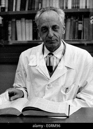 1. Januar 1960 - Datei Foto: ca. 1960er Jahre, Ort unbekannt. JEAN-BAPTISTE-GABRIEL-JOACHIM DAUSSET b. 19. Oktober 1916, Toulouse, Stockfoto