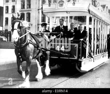 Prinz Philip einen Pferd Wagen fahren Stockfoto