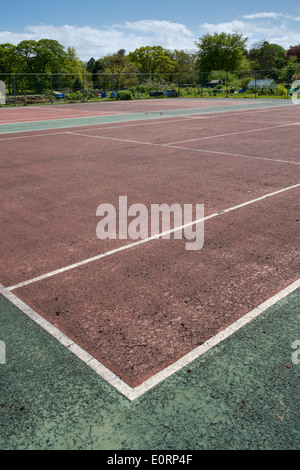 Leere, verlassene kommunale Tennis Gerichte, England, UK Stockfoto
