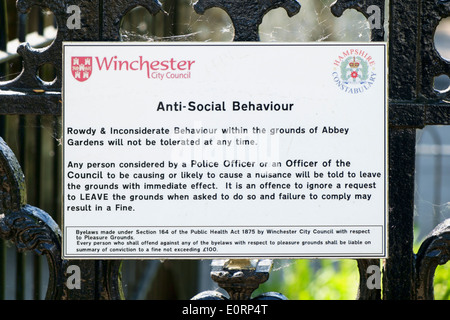 Anti-soziales Verhalten Schild, England, UK Stockfoto