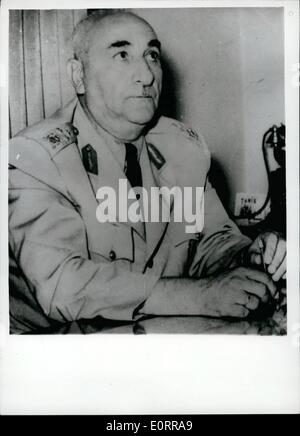 5. Mai 1960 - unblutigen Revolution in der Türkei. Allgemeine Gemal Gürsel übernimmt. Der Türkei abgesetzt Premierminister Herr Adnan Menderes und siebzig seiner Kollegen wurden verschoben auf die Yassiada Insel im Marmarameer bis ihre Zukunft durch eine frei gewählte Regierung laut einem Sprecher der Rebellen beschlossen wurde, die unter General Gemal Gürsel Kontrolle über das Land eine unblutige Revolution teilgenommen haben. Keystone-Foto zeigt: General Gemal Gürsel, der neue Anführer der Türkei. JSS/Keystone Stockfoto