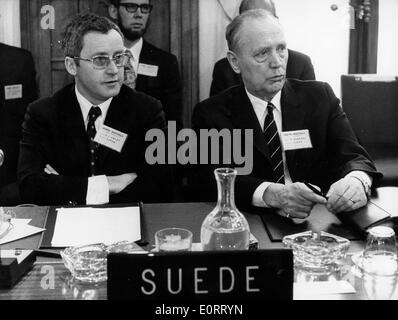 Kjell-Olof Feldt und Erik Âsbrink Konferenz Stockfoto