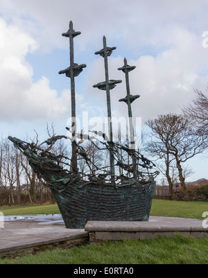 Sarg-Schiff-Skulptur in Murrisk, County Mayo, Irland Gedenken der großen Hungersnot in Irland und Emigration nach USA Stockfoto