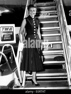 Schauspielerin Doris Day boarding eines TWA Jet-Streams Stockfoto
