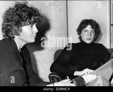 Philanthrop Paul Getty entspannt im Stuhl Stockfoto