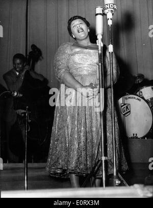 Sängerin Ella Fitzgerald führt bei einem Konzert Stockfoto