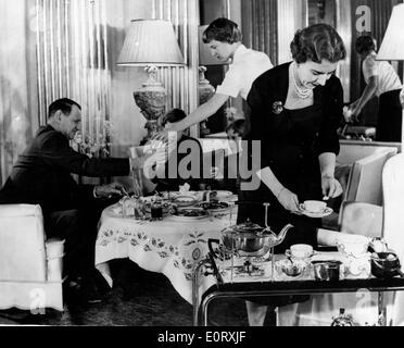 König Frederick IX in einer Filmszene als er selbst Stockfoto