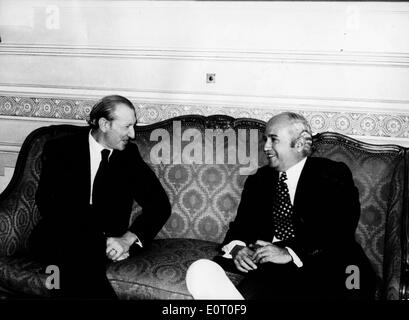 Kurt Waldheim trifft sich mit Ismail Fahmi Stockfoto