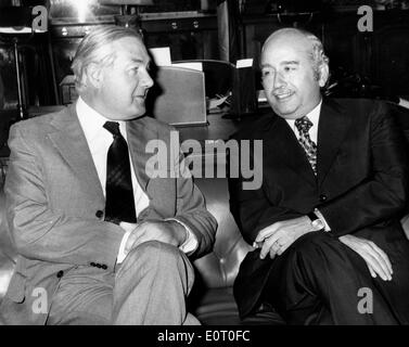 Ismail Fahmi besucht James Callaghan in London Stockfoto