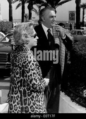 Filmemacher Federico Fellini mit Ehefrau Giulietta Masina Stockfoto