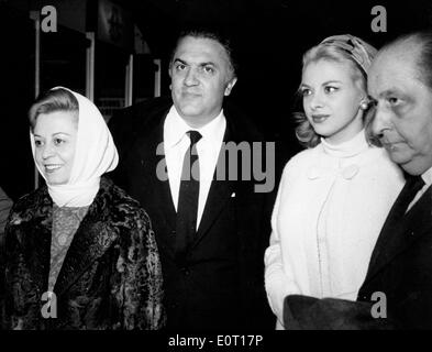 Filmemacher Federico Fellini mit Ehefrau Giulietta Masina Stockfoto