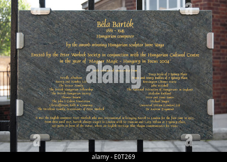 Inschrift Gedenktafel Kennzeichnung von Imre Varga Statue des ungarischen Komponisten Bela Bartok, South Kensington, London, England Stockfoto