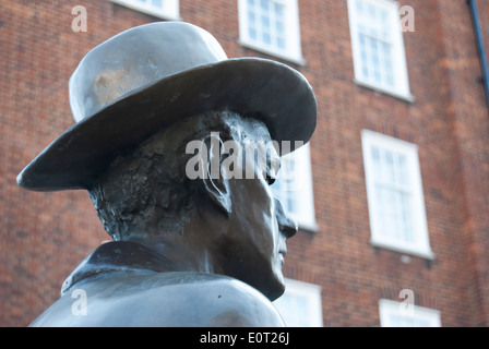 Detail des Bildhauers Imre Varga Statue des ungarischen Komponisten Bela Bartok, South Kensington, London, England Stockfoto