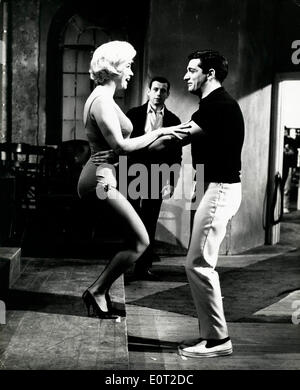 Schauspielerin Marilyn Monroe und Frankie Vaughan Dreharbeiten "Lasst uns Make Love" Stockfoto