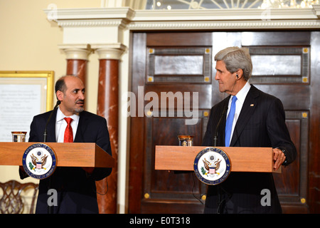 Secretary Kerry und syrische Opposition Koalition Präsident al-Jarba Adresse Reporter Stockfoto