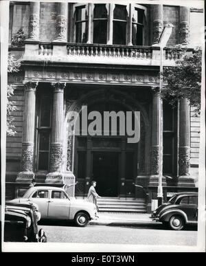 Sept. 09, 1960 - Mr Clore kauft die konstitutionellen Club. Foto zeigt Blick auf die konstitutionelle Club in Northumberland Avenue, die von Herrn Charles Clore, der Finanzier gekauft wurde. Das Gebäude wird abgerissen und ein Bürogebäude errichtet. Stockfoto