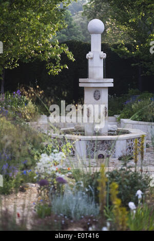 London, UK. 19. Mai 2014. Die M & G Garden.The Chelsea Flower Show organisiert von Royal Horticultural Society (RHS) auf dem Gelände des Royal Hospital Chelsea jedes Jahr im Mai, ist vielleicht die berühmtesten Blumenschau im Vereinigten Königreich, in der Welt. Es zieht Besucher aus der ganzen Welt, London, UK. Bildnachweis: Veronika Lukasova/ZUMAPRESS.com/Alamy Live-Nachrichten Stockfoto