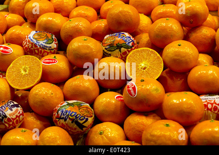 Orangen auf einem Markt, Barcelona, Spanien Stockfoto