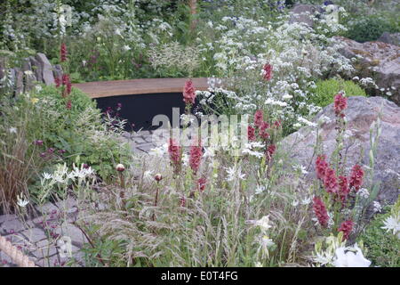 Chelsea, London, UK. 19. Mai 2014. RHS Chelsea Flower Show 2014 - Vital Erde: Der Nacht Sky Garden - Bord Na Móna Designer - Harry und David Reich. Schaugarten Credit: Martin Hughes-Jones/Alamy Live-Nachrichten Stockfoto