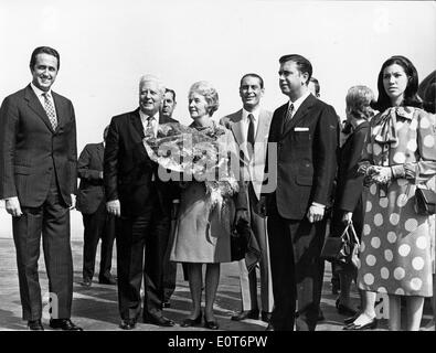 Gregorio Lopez-Bravo y Castro begrüßt David M. Kennedy Stockfoto