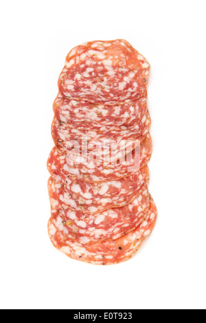 Salame Finocchiona-Schwein-Salami mit Fenchelsamen isoliert auf einem weißen Studio-Hintergrund. Stockfoto