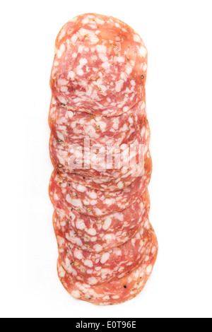 Salame Finocchiona-Schwein-Salami mit Fenchelsamen isoliert auf einem weißen Studio-Hintergrund. Stockfoto