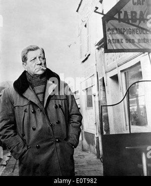 Jean Gabin, am Set des französischen Films, "Tödlicher als die männlichen" (aka Voici le Temps des Assassinen), 1956 Stockfoto