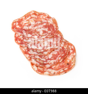 Salame Finocchiona-Schwein-Salami mit Fenchelsamen isoliert auf einem weißen Studio-Hintergrund. Stockfoto