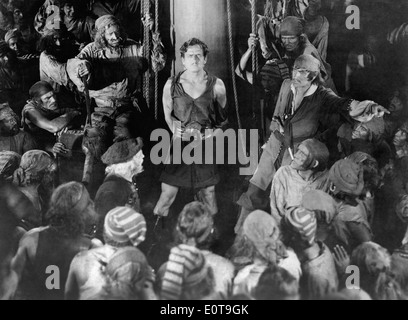 Douglas Fairbanks, (Mitte), am Set von der Stummfilm "The Black Pirate", 1926 Stockfoto