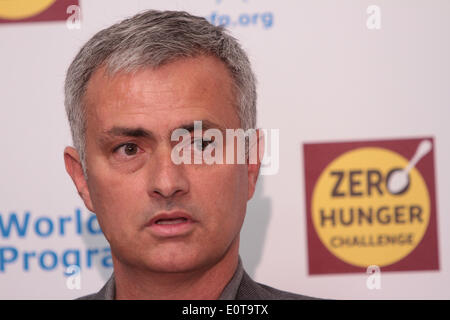 London, UK. 19. Mai 2014. Chelsea Football Club Manager Jose Mourinho schließt sich das Welternährungsprogramm der Vereinten Nationen als Botschafter gegen den Hunger in London heute 19.05.2014 (Bild Kredit: Kredit: Theodore Liasi/ZUMAPRESS.com/Alamy Live News) Stockfoto