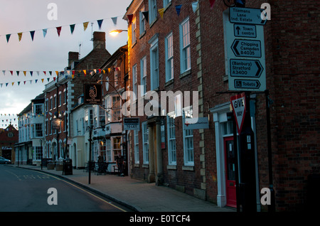 High Street in der Abenddämmerung, Shipston auf Stour, Warwickshire, England, UK Stockfoto