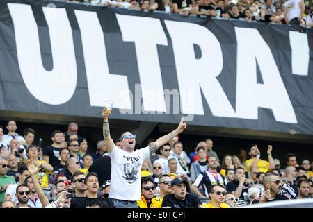 Turin, Italien. 18. Mai 2014. Serie A Fußball. Juventus Turin V Cagliari. Fans von Juventus Turin bei der Präsentation der Liga nach dem Match © Action Plus Sport/Alamy Live News Stockfoto