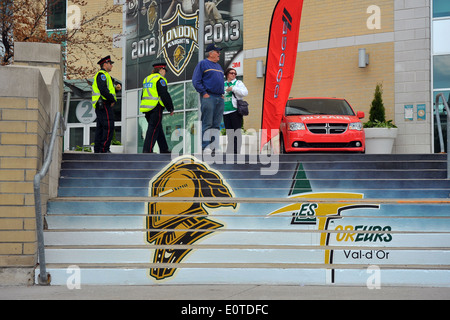 Die London Knights und Val d ' or QMJHL Eishockey teams Logos auf den Stufen außerhalb Budweiser Gardens in London Ontario. Stockfoto