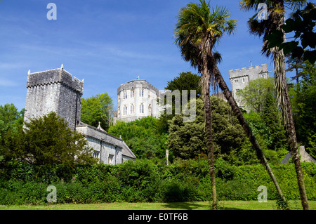 Kirche St. Donats und St Donats Castle, jetzt am Atlantic College, Llantwit Major, Glamorgan Heritage Coast, Vale of Glamorgan. Stockfoto