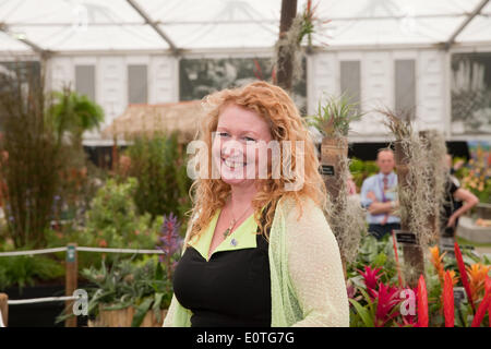 Chelsea, London, UK. 19. Mai 2014. Charlie Dimmock besucht RHS Chelsea Flower Show 201 Credit: Keith Larby/Alamy Live News Stockfoto