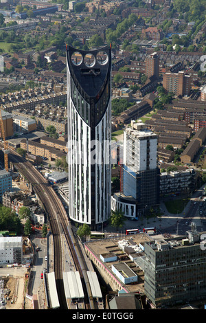 Luftaufnahme von Strata Tower Building an der Elefant & Burg, London, UK Stockfoto