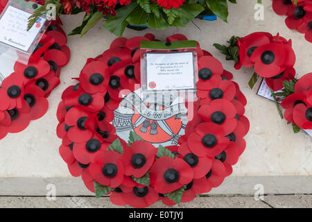 Kränze von Mohn in Erinnerung an die Commonwealth Soldatenfriedhof Cassino zum 70. Jahrestag des Ende Schlachten von Cassino gelegt Stockfoto