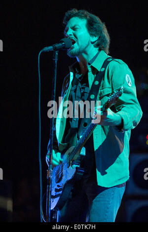 New Orleans, Louisiana, USA. 1. November 2013. Sänger EDDIE VEDDER von Pearl Jam tritt bei den 2013 Voodoo Musik und Kunst-Erlebnis in New Orleans, Louisiana © Daniel DeSlover/ZUMAPRESS.com/Alamy Live-Nachrichten Stockfoto