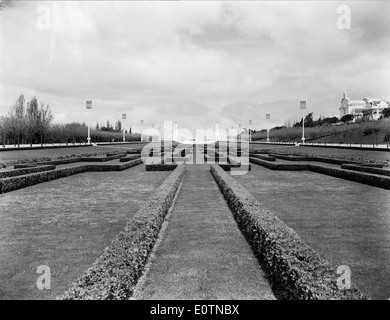 Der Parque Eduardo VII in Lissabon ist einer der größten öffentlichen Parks der Stadt und bietet weitläufige Grünflächen und einen Blick auf die Stadt. Mário Novais nahm das Design des Parks und seine Rolle als Erholungsgebiet in Lissabon ein. Stockfoto