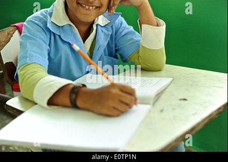 Dominikanische Kinder lernen in einem Klassenzimmer in Cabrera, als nächstes, Playa Grande, 120 km östlich von Puerto Plata. Stockfoto