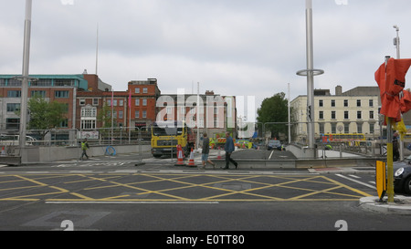 Bild aufgenommen beim Bau der Rosie Hackett Brücke über den Fluss Liffey im Zentrum von Dublin Stockfoto