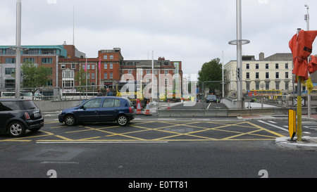 Bild aufgenommen beim Bau der Rosie Hackett Brücke über den Fluss Liffey im Zentrum von Dublin Stockfoto