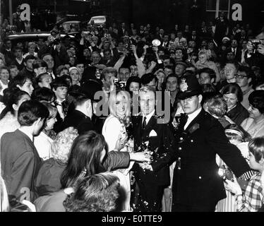 Schauspieler Adam Faith heiratet Jackie Irving Stockfoto