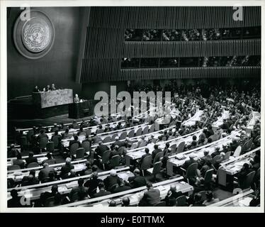 Sept. 09, 1960 - Generalversammlung der Vereinten Nationen beginnt Generaldebatte: The General Assembly, die seiner fünfzehnten ordentlichen Tagung Anfang dieser Woche eröffnet, heute allgemeine Debatte begann. Eine beispiellose Anzahl von hohen Beamten an die Sitzung teilnehmen hat davor eine 87-Item vorläufige Tagesordnung, die längste in der Geschichte. Hier gezeigt wie er heute Morgen in der Plenartagung der Generalversammlung gerichtet ist Präsident Dwight D. Eisenhower, der Vereinigten Staaten. Stockfoto