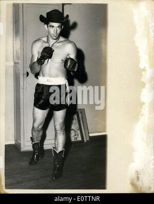 Sept. 09, 1960 - TEXANER Schwergewicht an Treffen HENRY COOPER. A re Möglichkeit fand heute in des Projektträgers Jack Solomon Büro in gt Windmill Street für Texaner Schwergewicht, ROY HARRIS, der britische Schwergewichts-Champion, HENRY COOPER, im Wembley-Stadion am kommenden Dienstag kämpft. KEYSTONE-FOTOSHOWS: - Roy Harris, Posen mit Cowboy-Hut und Stiefel - an der Rezeption heute. Stockfoto