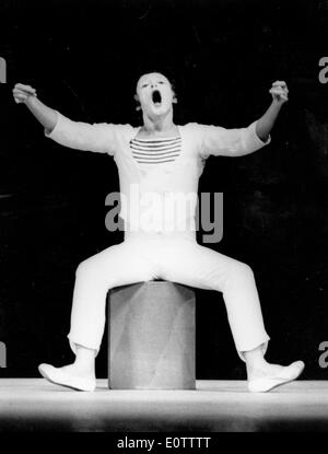 Französischer Pantomime Marcel Marceau Handeln während einer show Stockfoto