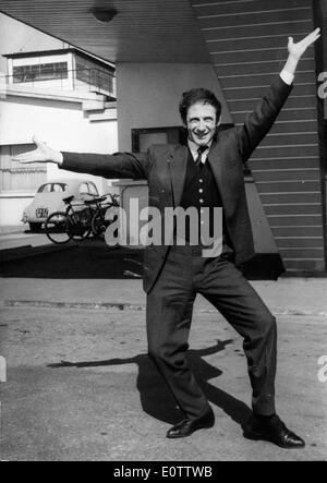 Französischer Pantomime Marcel Marceau in Straßenkleidung Stockfoto